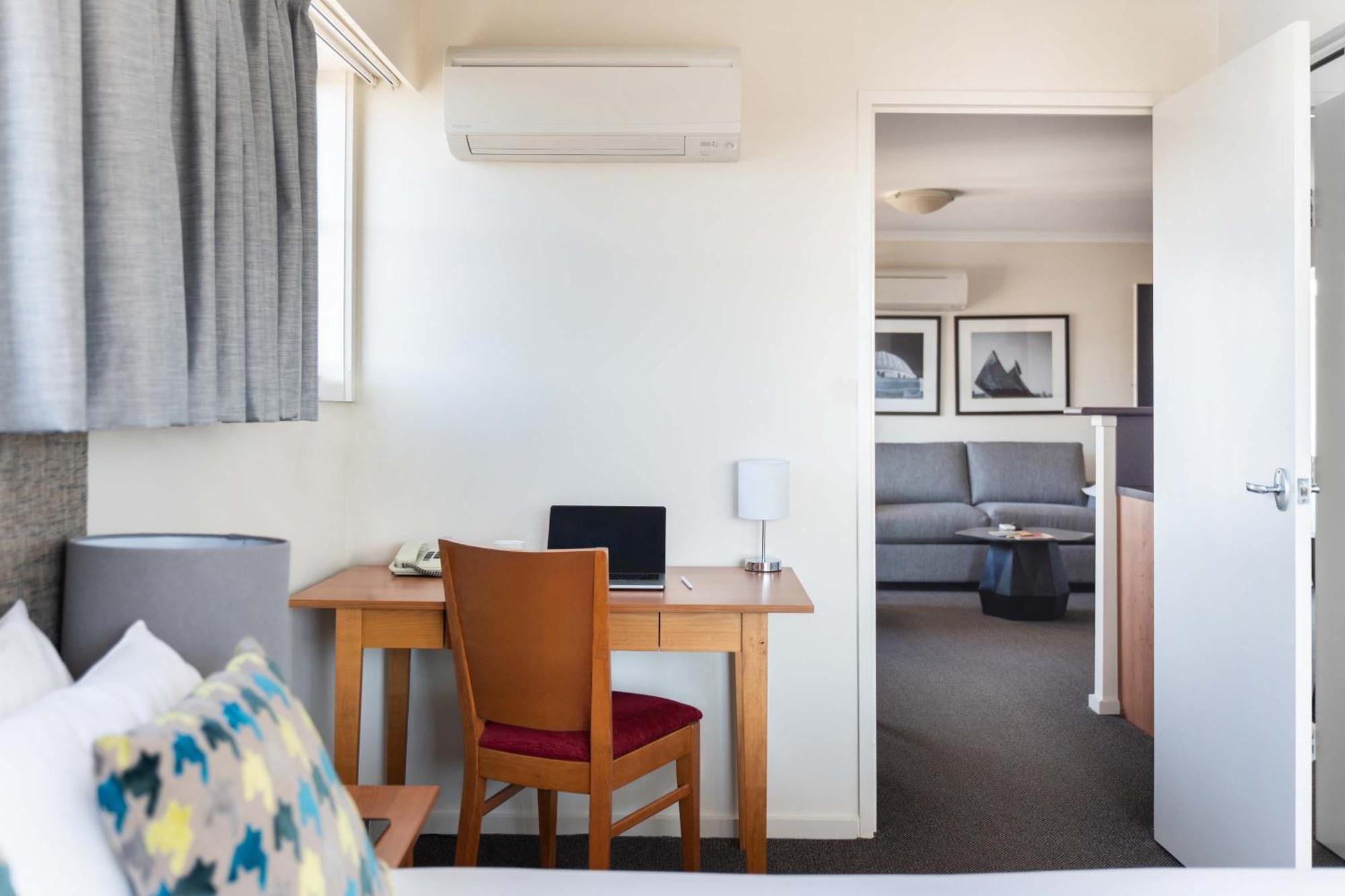 Mantra On Northbourne Aparthotel Canberra Exterior photo