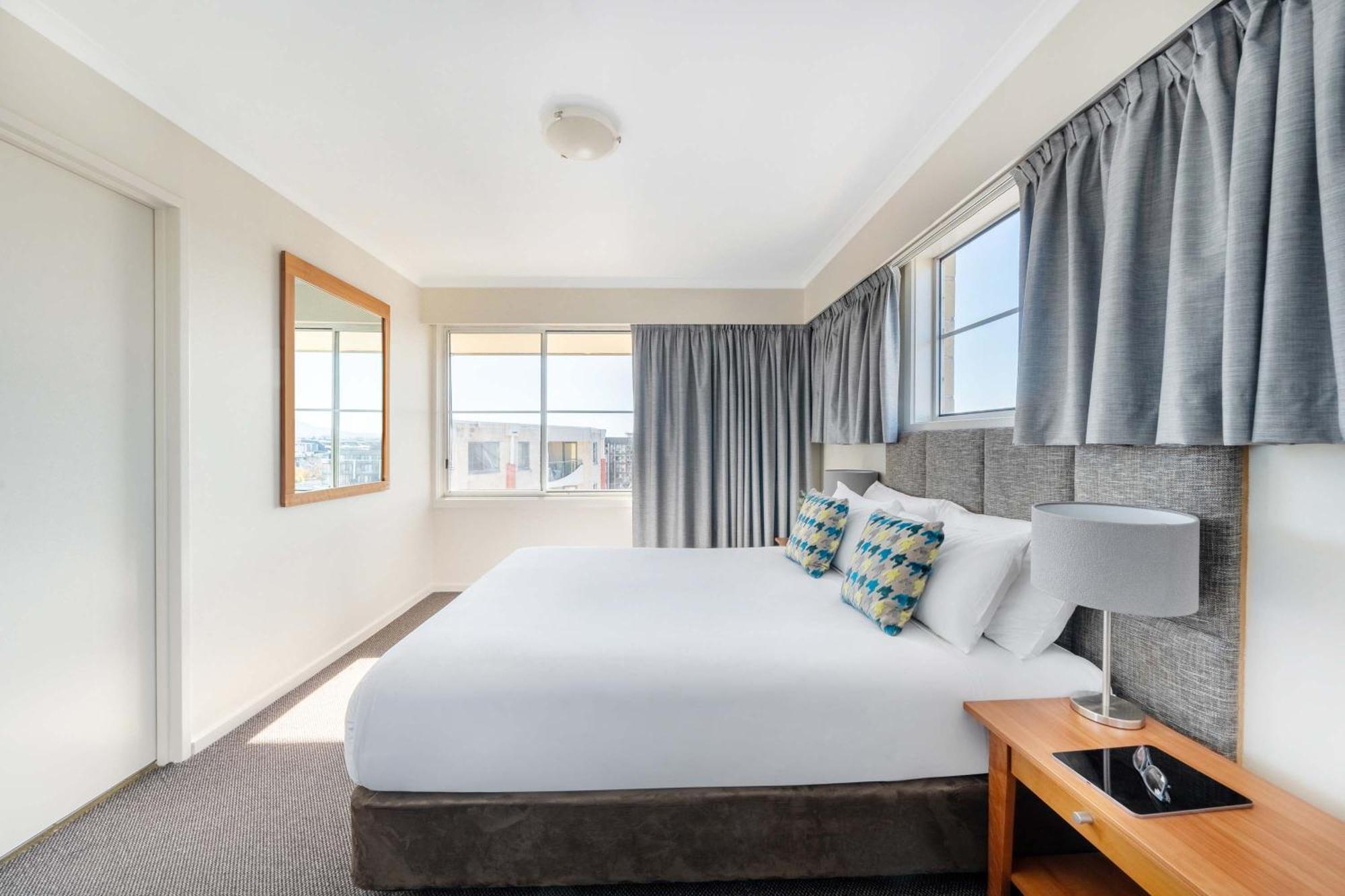 Mantra On Northbourne Aparthotel Canberra Exterior photo