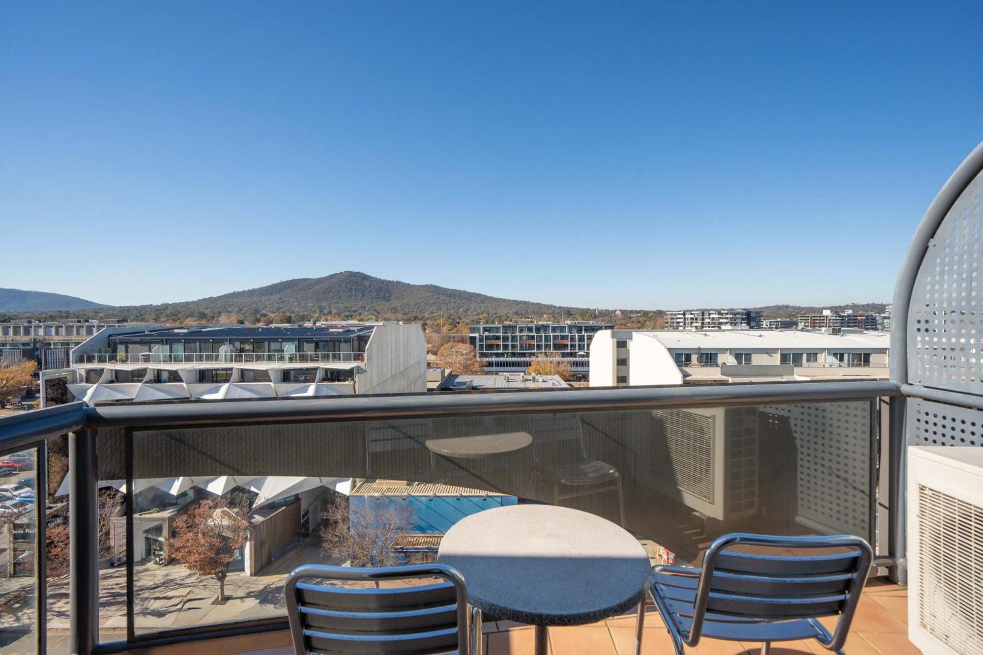 Mantra On Northbourne Aparthotel Canberra Exterior photo